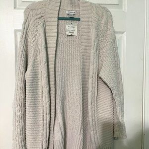 Liz Claiborne Cable knit soft sweater NWT
